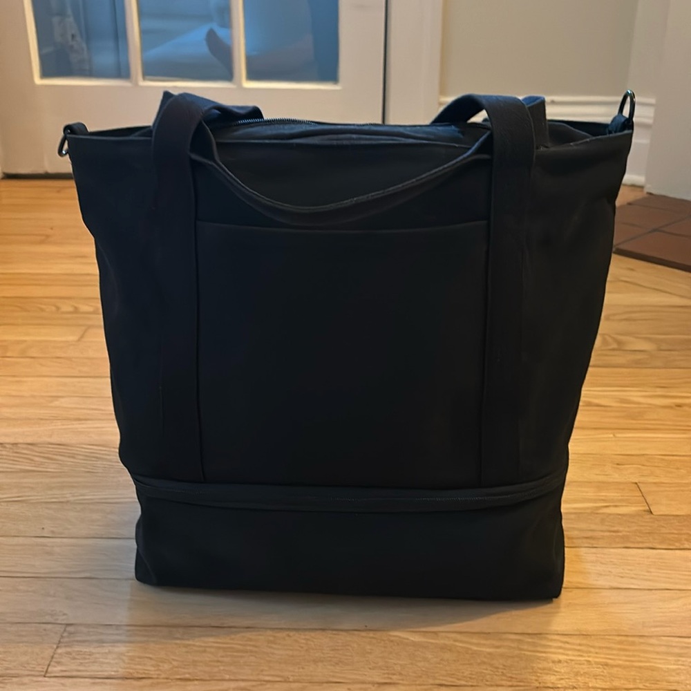 Lo & Sons Catalina Deluxe Tote in eco friendly canvas